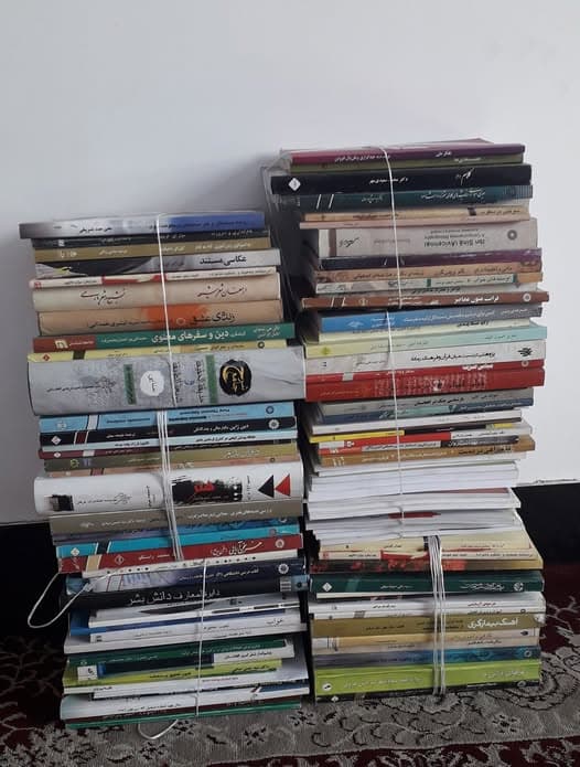 تصویر گردآوری کتاب برای کتابخانۀ مکتب المیتو 2